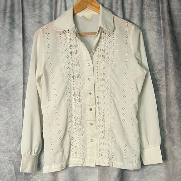 Lee Mar Pageant Vintage 1970s Ivory Blouse with Embrioidered Floral Cutouts - Picture 9 of 11